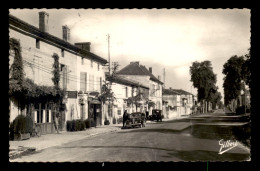 59 - ROULLET - ROUTE DE PARIS - POSTE ET GENDARMERIE - POMPES A ESSENCE - AUTOMOBILE IMMATRICULEE 173 AF 59 - Autres & Non Classés