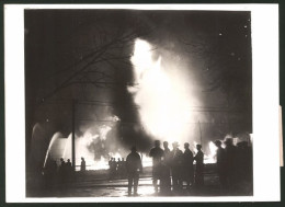 Fotografie Ansicht Trainer, PA, Brennende Ölfässer Auf Dem Gelände Der Sinclair Refining Company  - Lugares