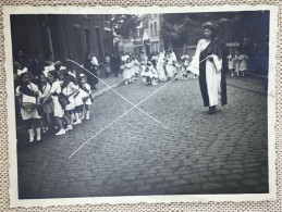 Fête De Cocars? Procession Snapshot Par Studio Rhéna à Dour Période Entre 2 Guerres - Places