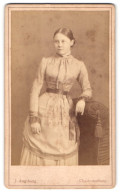 Fotografie J. Augsburg, Charlottenburg, Spreestrasse 34, Junge Dame Im Taillierten Kleid  - Anonymous Persons