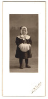 Fotografie E. Wollschak, Naumburg A. S., Windmühlenstr. 15, Portrait Niedliches Mädchen Im Winterkleid Mit Muff  - Personnes Anonymes