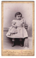 Fotografie W. Paulsen, Hamburg, Bergstr. 21 A Ecke Der Hermannstr., Kleines Mädchen Im Kleid  - Anonyme Personen