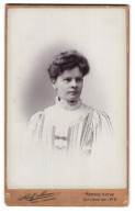 Fotografie Adolf Mewes, Rathenow, Schützenstr. 6, Junge Dame In Hübscher Kleidung  - Personnes Anonymes