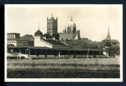 AK Neuss 1930 Quirinusmünster Mit Rennbahn Im Vordergrund (PK0200 - Other & Unclassified