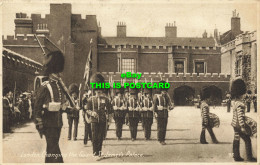 R590854 London. Changing The Guard. St. James Palace. J. Beagles. 1935 - Sonstige & Ohne Zuordnung