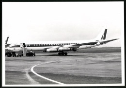 Fotografie Flugzeug - Passagierflugzeug Douglas DC-8, Kennung: N64799 Nebst Traktor  - Luftfahrt