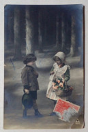 Carte Postale - Carte Postale Double Avec Une Image D'enfants Avec Des Fleurs / Personnes Montant Dans Des Bateaux. - Fotografia