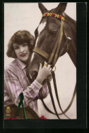 AK Junge Frau Mit Ihrem Reitpferd  - Paardensport