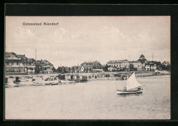 AK Niendorf, Strandpartie Mit Segelboot  - Autres & Non Classés