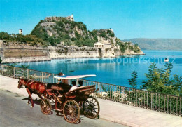 73625662 Korfu Corfu Pferdedroschke Blick Zur Alten Burg Festung Kueste Korfu Co - Griechenland