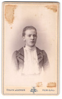 Fotografie Edwin Jucker, Herisau, Oberdorfstr. 137, Portrait Bildschöne Junge Frau In Interessanter Bluse  - Anonymous Persons