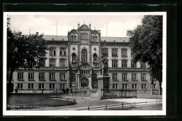 AK Rostock, Universitätsgebäude Und Denkmal  - Rostock