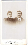 Fotografie A. Krumm, Mindelheim, Am Rossmarkt, Portrait Eines Elegant Gekleideten Paares  - Anonymous Persons