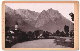 Fotografie Römmler & Jonas, Dresden, Ansicht Garmisch, Flusspartie Im Ort Mit Kirche Und Brücke  - Places