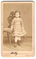 Fotografie Reichard & Lindner, Berlin, Markgrafen-Str. 40, Kleines Mädchen Im Modischen Kleid  - Personnes Anonymes