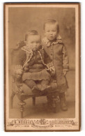 Fotografie G. Rössle, Heilbronn A. N., Biedermannsgasse 2, Zwei Jungen In Modischer Kleidung  - Personnes Anonymes