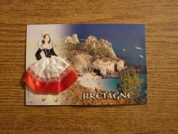 Carte Brodée "Bretagne" - Jeune Femme Costume Brodé/Tissu- 10x14,9cm Env. - Borduurwerk