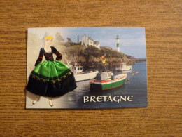 Carte Brodée "Bretagne" - Jeune Femme Costume Brodé/Tissu- 10x15cm Env. - Brodées