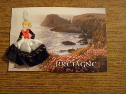 Carte Brodée "Bretagne" - Jeune Femme Costume Brodé/Tissu- 10x15cm Env. - Brodées