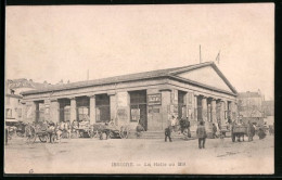 CPA Issoire, La Halle Au Blé  - Issoire