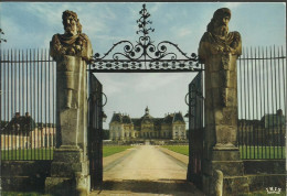 Château De Vaux-le-Vicomte - Portail Des Termes Géants Et Façade Nord Du Château - (P) - Vaux Le Vicomte