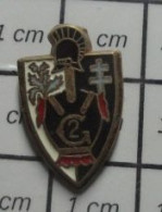 2819 Pin's Pins / Beau Et Rare : MILITARIA / PUCELLE 2e REGIMENT DU GENIE Mini Pins Par DELSART - Militair & Leger