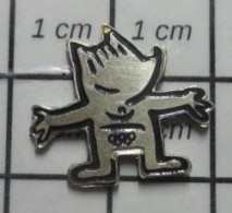 2222 Pins Pin's / Rare & Belle Qualité JEUX OLYMPIQUES /  COBI MASCOTTE BARCELONA Tu As Oublié Ton Slip ? - Juegos Olímpicos