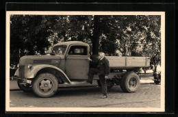 Foto-AK Fahrer Eines Lastkraftwagens Am Trittbrett  - Transporter & LKW