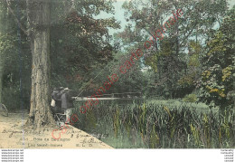 BOIS DE BOULOGNE .  Lac Saint-James . CPA Animée ( Pêcheurs ) . - Other & Unclassified