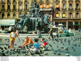 69.  LYON .  Les Pigeons De La Place Des Terreaux Et La Fontaine Bartholdi . - Other & Unclassified