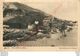 14.  VILLERS SUR MER .  Les Rochers Et La Falaise .  CPA Animée . - Villers Sur Mer