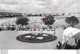 17.   ROYAN .  L'Entrée Du Casino . Le Front De Mer . Un Coin De La Plage . - Royan