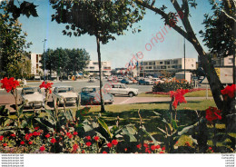 17.   ROYAN .  Le Rond-point De La Gare . - Royan