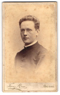 Fotografie Franz Ress, Freising, Mainburgerstrasse, Junger Geistlicher Mit Brille  - Célébrités