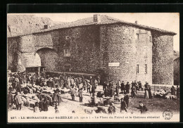 CPA Le Monastier-sur-Gazeille, La Place Du Foiral Et Le Château Abbatial  - Sonstige & Ohne Zuordnung