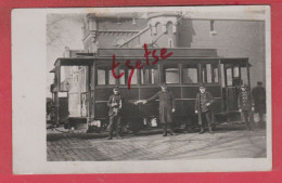 Tramways En Gros Plan Et Son Personnel / Namur ??? Voir Caserne , à Situer / Carte Photo ( Voir Verso ) - Tramways