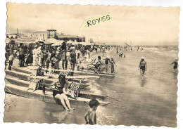 Abruzzo-pescara Spiaggia Veduta Bagnanti Costumi Epoca Barca Salvagente Ombrelloni Riva Animatissima Anni 40 50 (v.retr) - Pescara