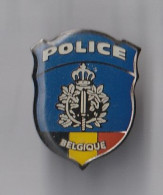 PIN'S THEME POLICE  BELGIQUE  BLASON PLAQUE COURONNE - Pompiers