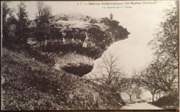 CP 24 Dordogne, Les Eyzies, Le Rocher De La Peine, Station Préhistorique, éd P.D.S, écrite - Les Eyzies