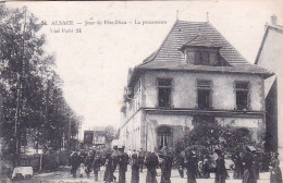 68 - Alsace -  MONTREUX VIEUX - Jour De Fete Dieu - La Procession - Otros & Sin Clasificación