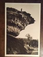 CP 24 Dordogne, Les Eyzies, Le Rocher De La Peine, Station Préhistorique, éd Argra, Non écrite - Les Eyzies