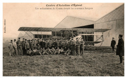 Centre D'Aviation Epinal Dogneville - Les Mécaniciens Devant Les Nouveaux Hangars - Epinal