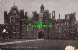 R594972 London. Hampton Court. The Clock Court. Tuck. Silverette. Postcard 1550. - Andere & Zonder Classificatie