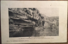 CPa 24 Dordogne, Les Eyzies, Les Rochers Surplombant à Pic Les Pittoresques Rives De La Vézère,éd L.Garde 308 - Les Eyzies