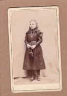 Ancienne Photographie XIXe CDV Jules Jean Magny-en-Vexin Portrait Plein Pied Jeune Fille Avec Son Sac à Main - Alte (vor 1900)