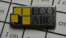 2319 Pin's Pins / Beau Et Rare : MARQUES / ECO ARC CUBES JAUNES GESTION D'ARCHIVES - Marcas Registradas