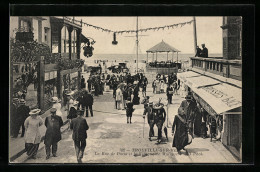 CPA Trouville-sur-Mer, La Rue De Paris  - Trouville