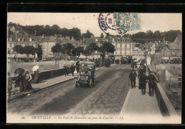 CPA Trouville, Le Pont De Deauville Un Jour De Courses  - Trouville