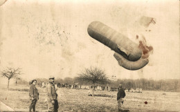 N79 - Carte Photo - Les Militaires Ont Préparé La Saucisse Pour Un Vol - Zeppeline