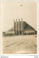 PHOTO  BRUXELLES  1935 EXPOSITION INTERNATIONALE  CHEMINS DE FER WAGONS  FORMAT  8.50 X 6 CM - Lugares